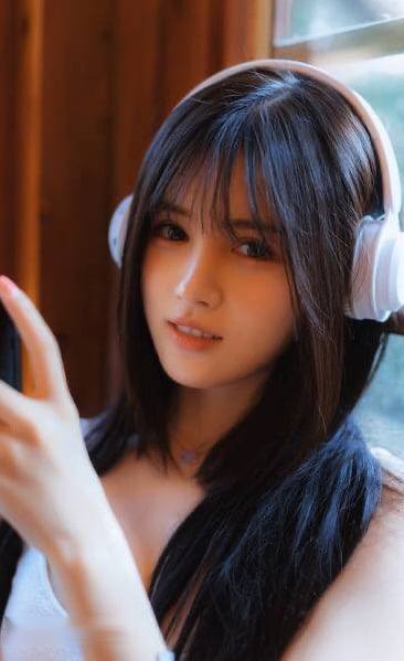 快手753W粉“沫沫”直播换衣服，遭录屏！
