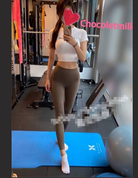 绿帽 OnlyFans 知名韩国反差 牛1巧克力 Chocoletmilkk 深夜多人游戏