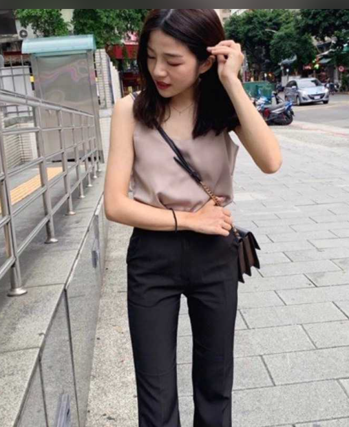 湾湾反差泄密！半哄半骗灌醉美女保险推销员