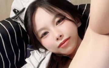 推特极品颜值反差1 Aokialice 私定福利视频 萝莉露脸自玩